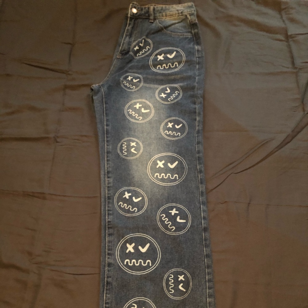Hello, what i am selling is a pair on jeans,Size L Never has been worn
